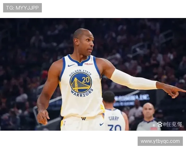 老将默契配合霍福德助攻库里精彩反篮打成21